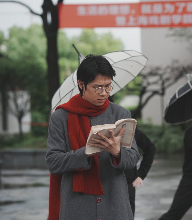 猛打芭蕉叩窗棂