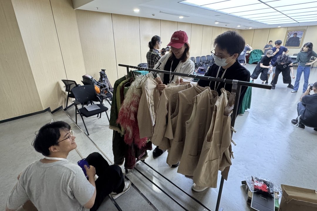 却滋养出鲜活生命