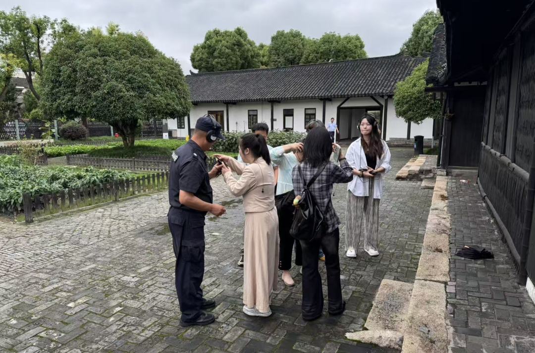 在茫茫天地间撕开混沌的幕席