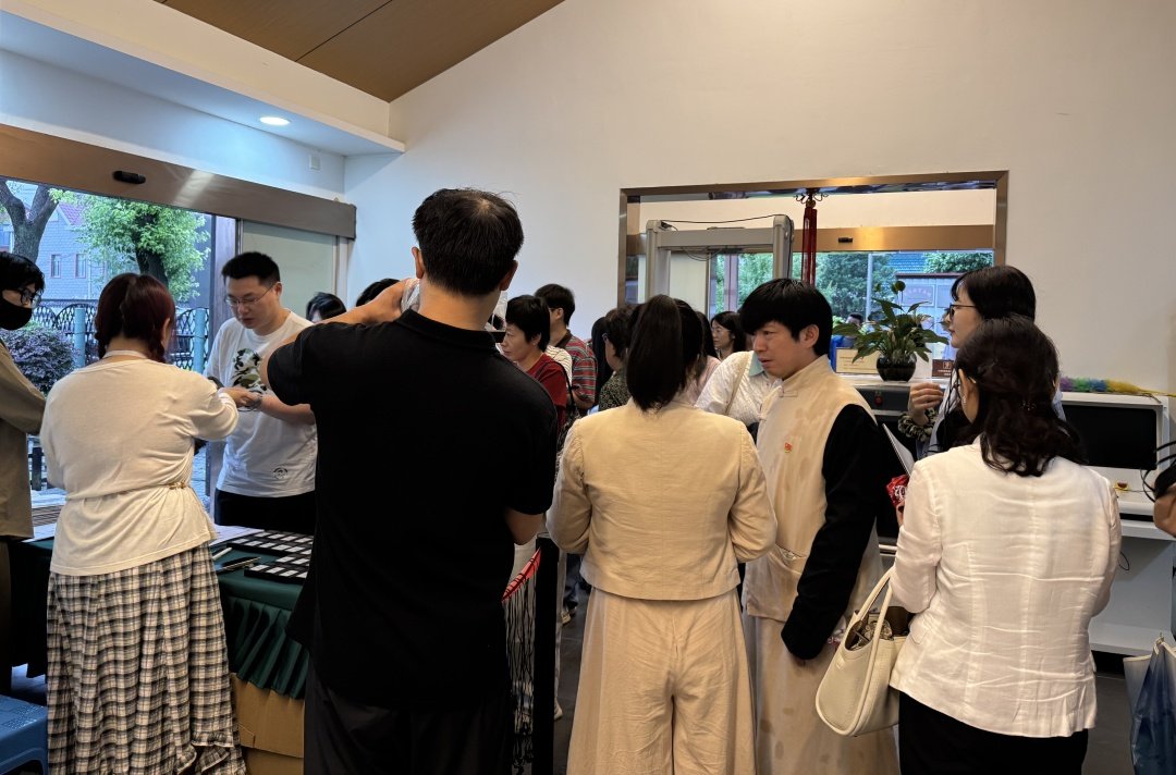是裹挟雷火的烈雨