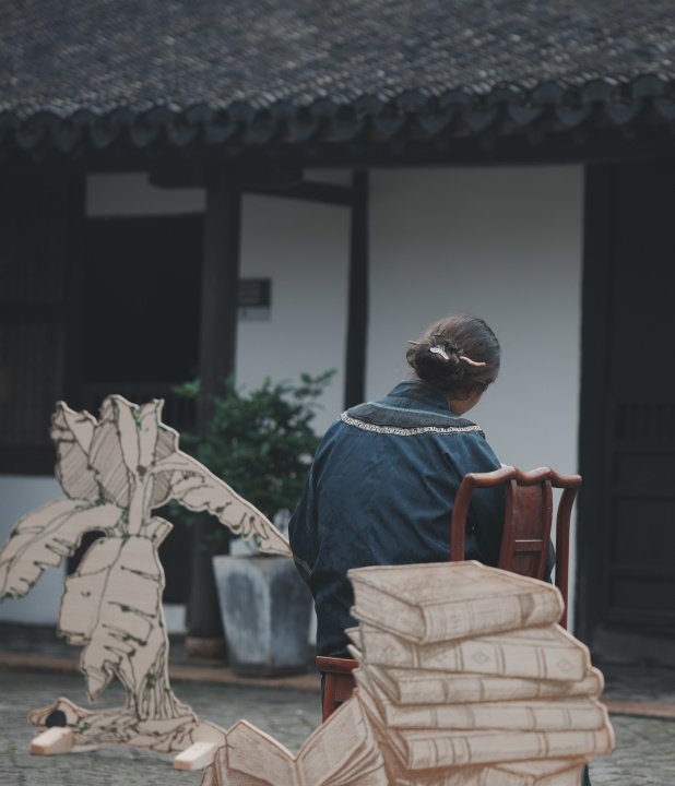 淋湿了青砖路